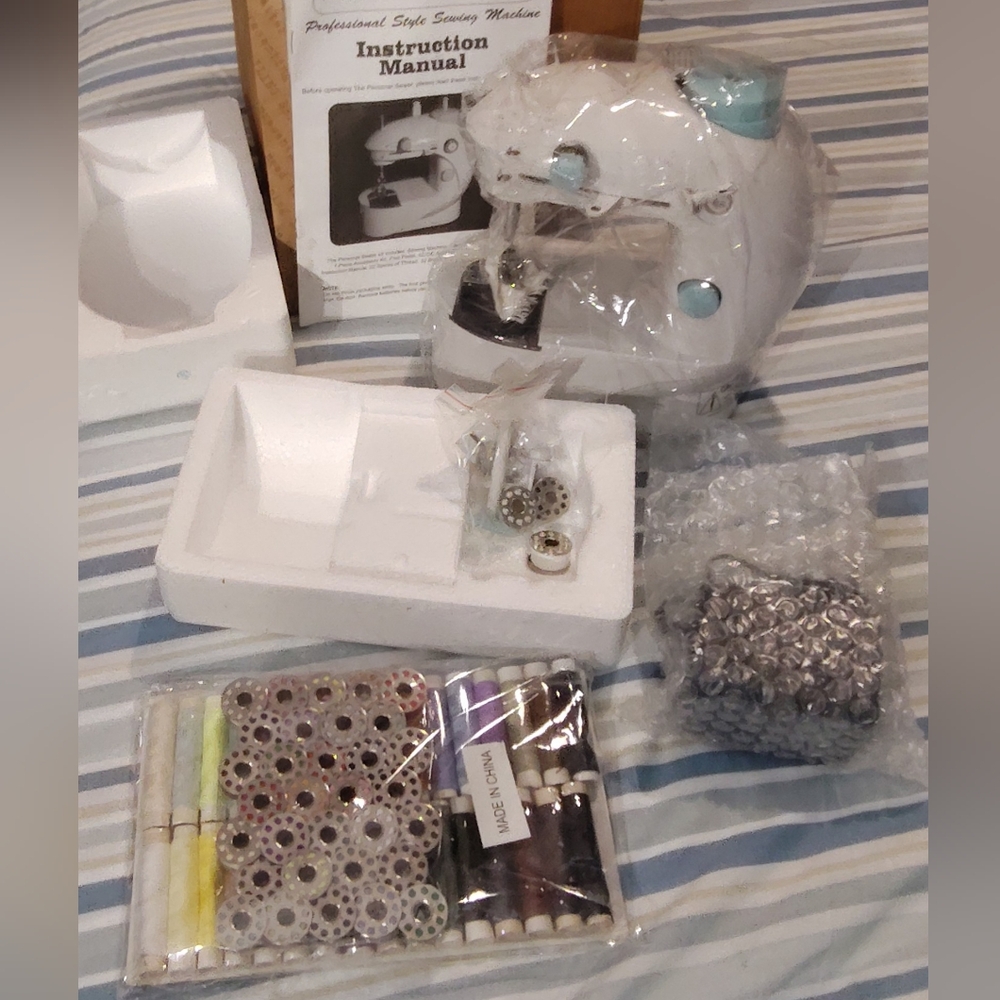 NEW!!! Mini Sewing Machine For Kids